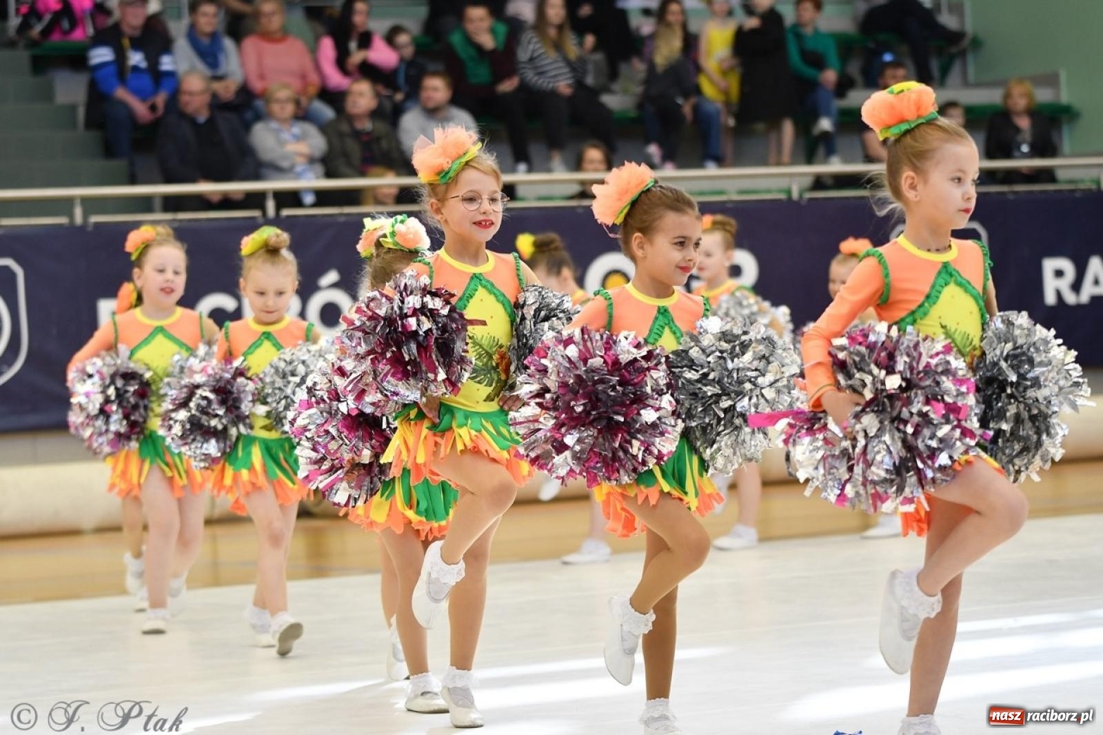 Zdjęcie w galerii na portalu naszraciborz.pl: Racibórz gości Mistrzostwa Okręgu Mażoretek Polski Południowo-Zachodniej [FOTO] wiadomości z regionu
