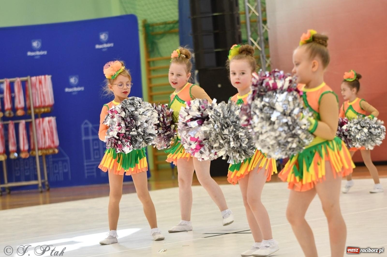 Zdjęcie w galerii na portalu naszraciborz.pl: Racibórz gości Mistrzostwa Okręgu Mażoretek Polski Południowo-Zachodniej [FOTO] wiadomości z regionu