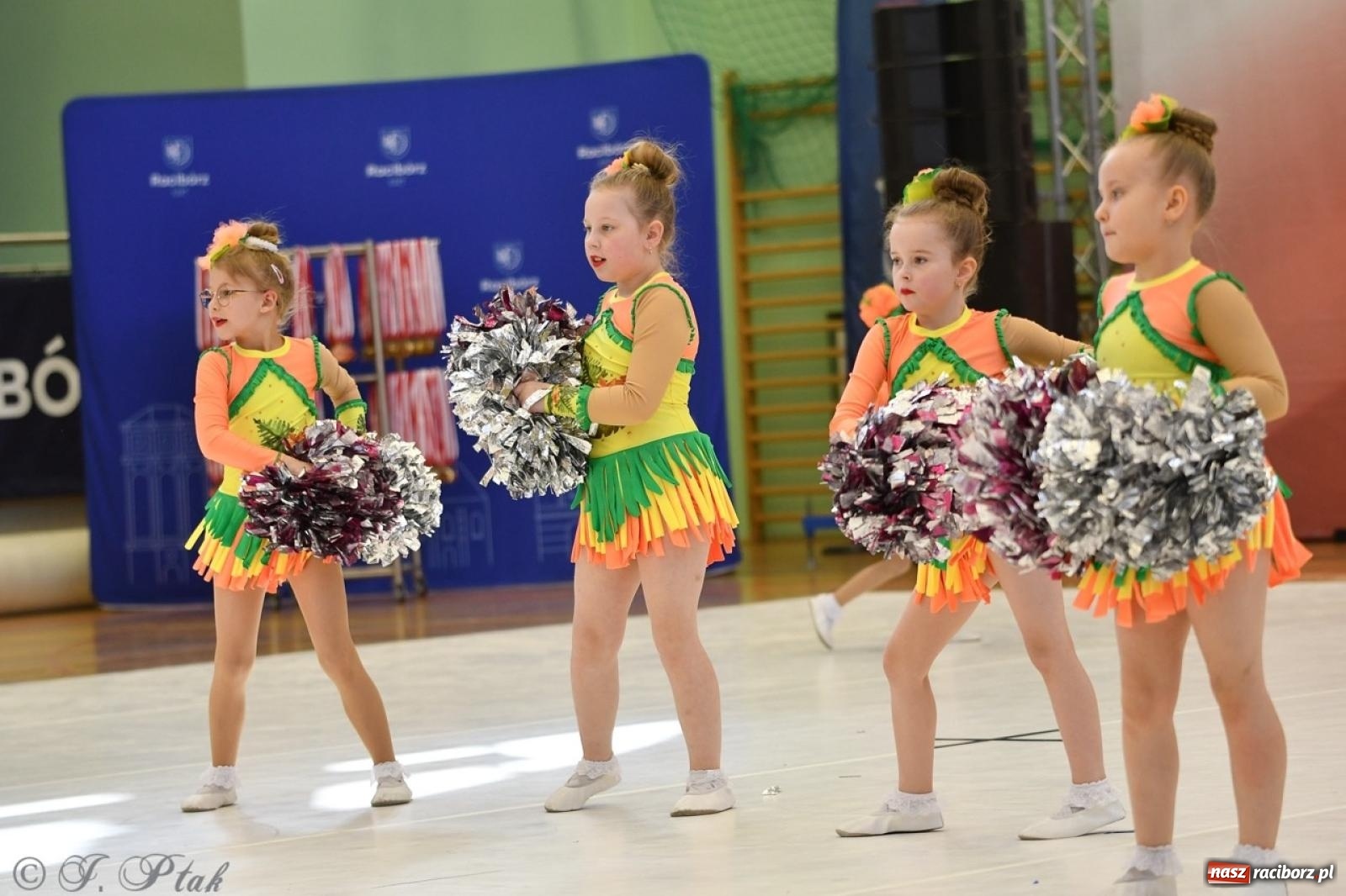 Zdjęcie w galerii na portalu naszraciborz.pl: Racibórz gości Mistrzostwa Okręgu Mażoretek Polski Południowo-Zachodniej [FOTO] wiadomości z regionu