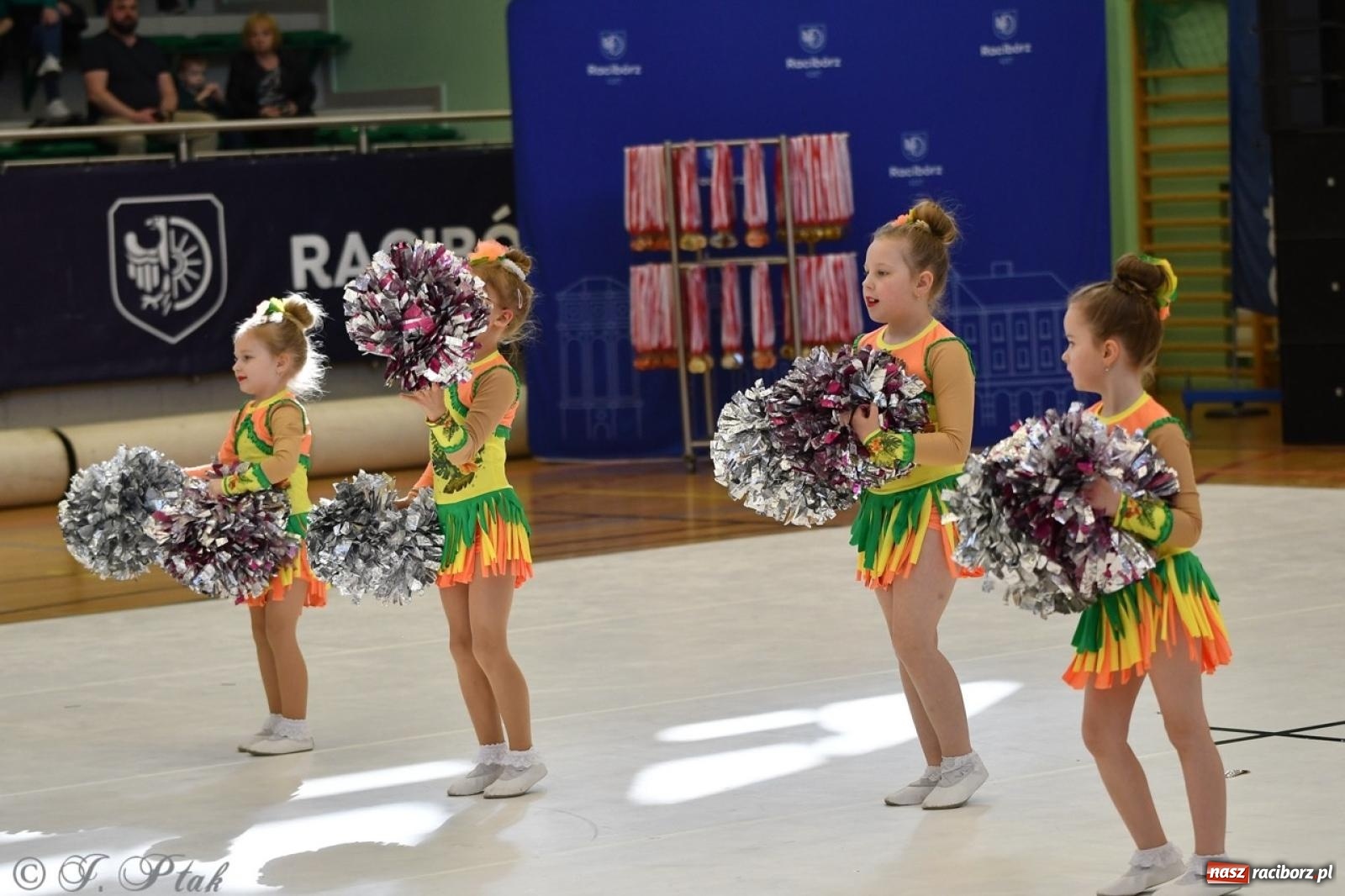 Zdjęcie w galerii na portalu naszraciborz.pl: Racibórz gości Mistrzostwa Okręgu Mażoretek Polski Południowo-Zachodniej [FOTO] wiadomości z regionu