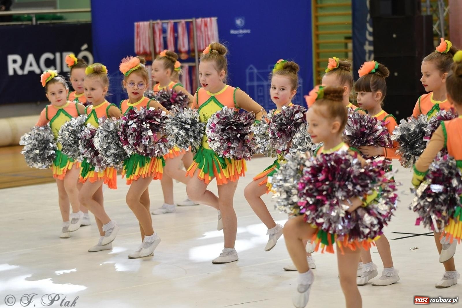 Zdjęcie w galerii na portalu naszraciborz.pl: Racibórz gości Mistrzostwa Okręgu Mażoretek Polski Południowo-Zachodniej [FOTO] wiadomości z regionu