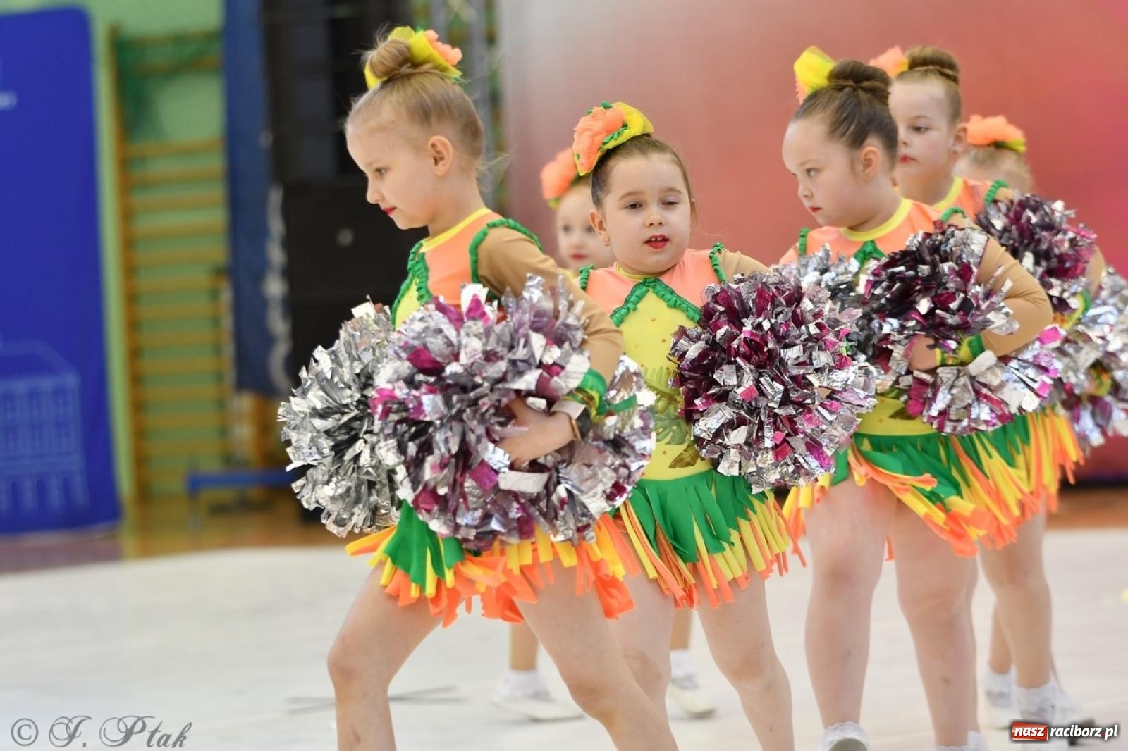Zdjęcie w galerii na portalu naszraciborz.pl: Racibórz gości Mistrzostwa Okręgu Mażoretek Polski Południowo-Zachodniej [FOTO] wiadomości z regionu