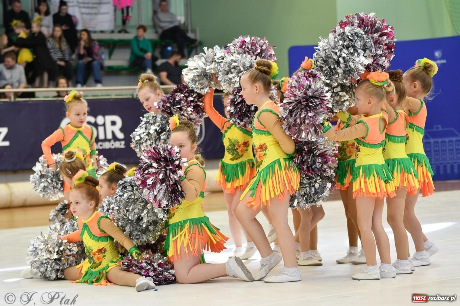 Zdjęcie w galerii na portalu naszraciborz.pl: Racibórz gości Mistrzostwa Okręgu Mażoretek Polski Południowo-Zachodniej [FOTO] wiadomości z regionu
