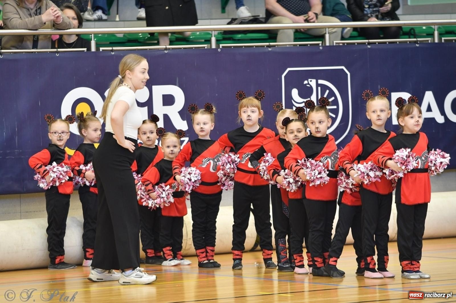Zdjęcie w galerii na portalu naszraciborz.pl: Racibórz gości Mistrzostwa Okręgu Mażoretek Polski Południowo-Zachodniej [FOTO] wiadomości z regionu