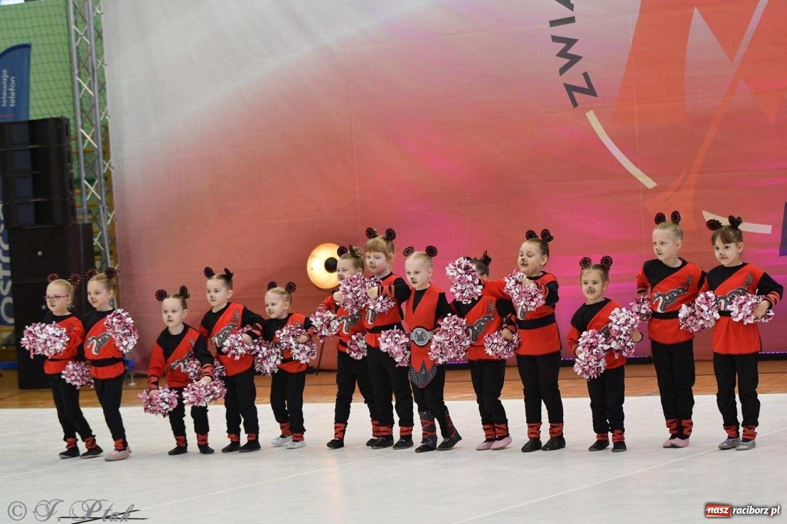 Zdjęcie w galerii na portalu naszraciborz.pl: Racibórz gości Mistrzostwa Okręgu Mażoretek Polski Południowo-Zachodniej [FOTO] wiadomości z regionu