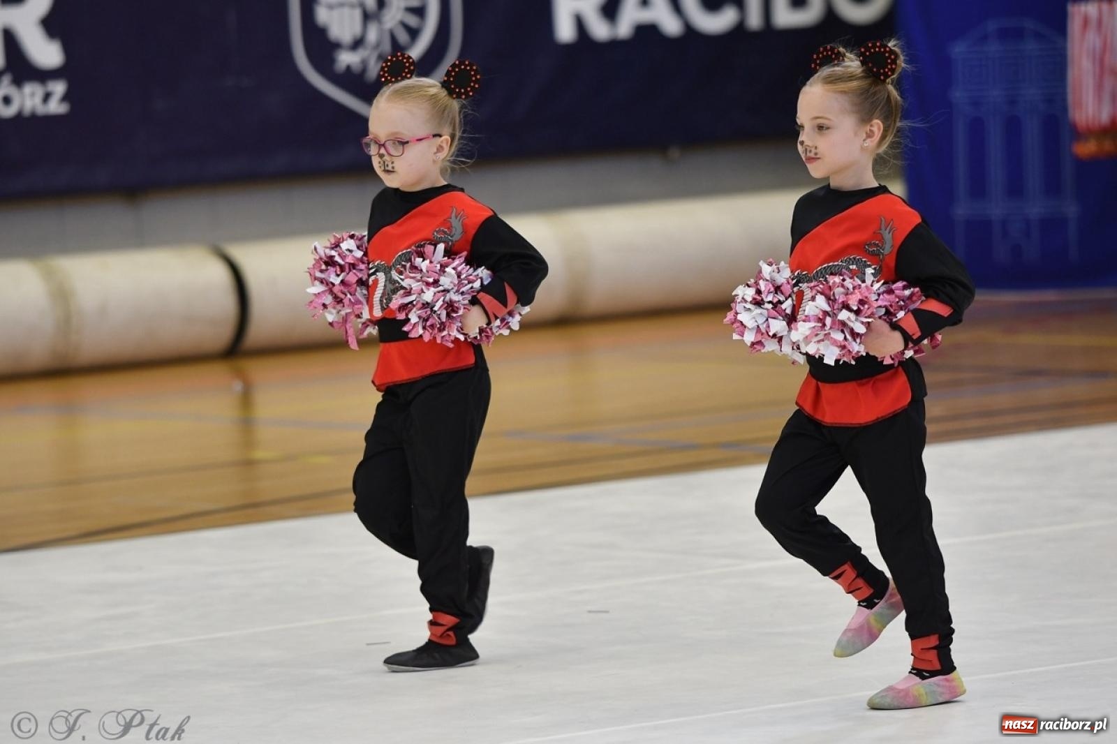 Zdjęcie w galerii na portalu naszraciborz.pl: Racibórz gości Mistrzostwa Okręgu Mażoretek Polski Południowo-Zachodniej [FOTO] wiadomości z regionu