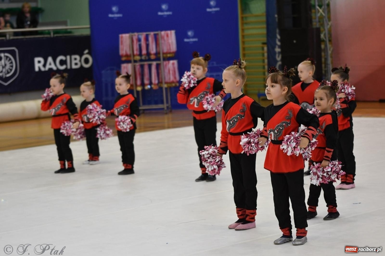 Zdjęcie w galerii na portalu naszraciborz.pl: Racibórz gości Mistrzostwa Okręgu Mażoretek Polski Południowo-Zachodniej [FOTO] wiadomości z regionu