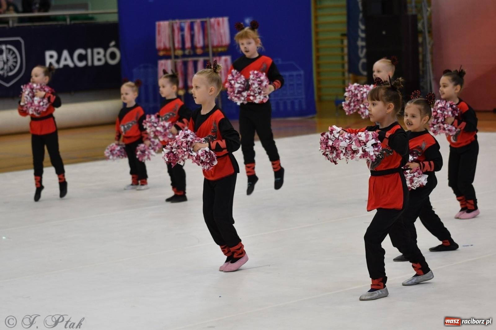 Zdjęcie w galerii na portalu naszraciborz.pl: Racibórz gości Mistrzostwa Okręgu Mażoretek Polski Południowo-Zachodniej [FOTO] wiadomości z regionu