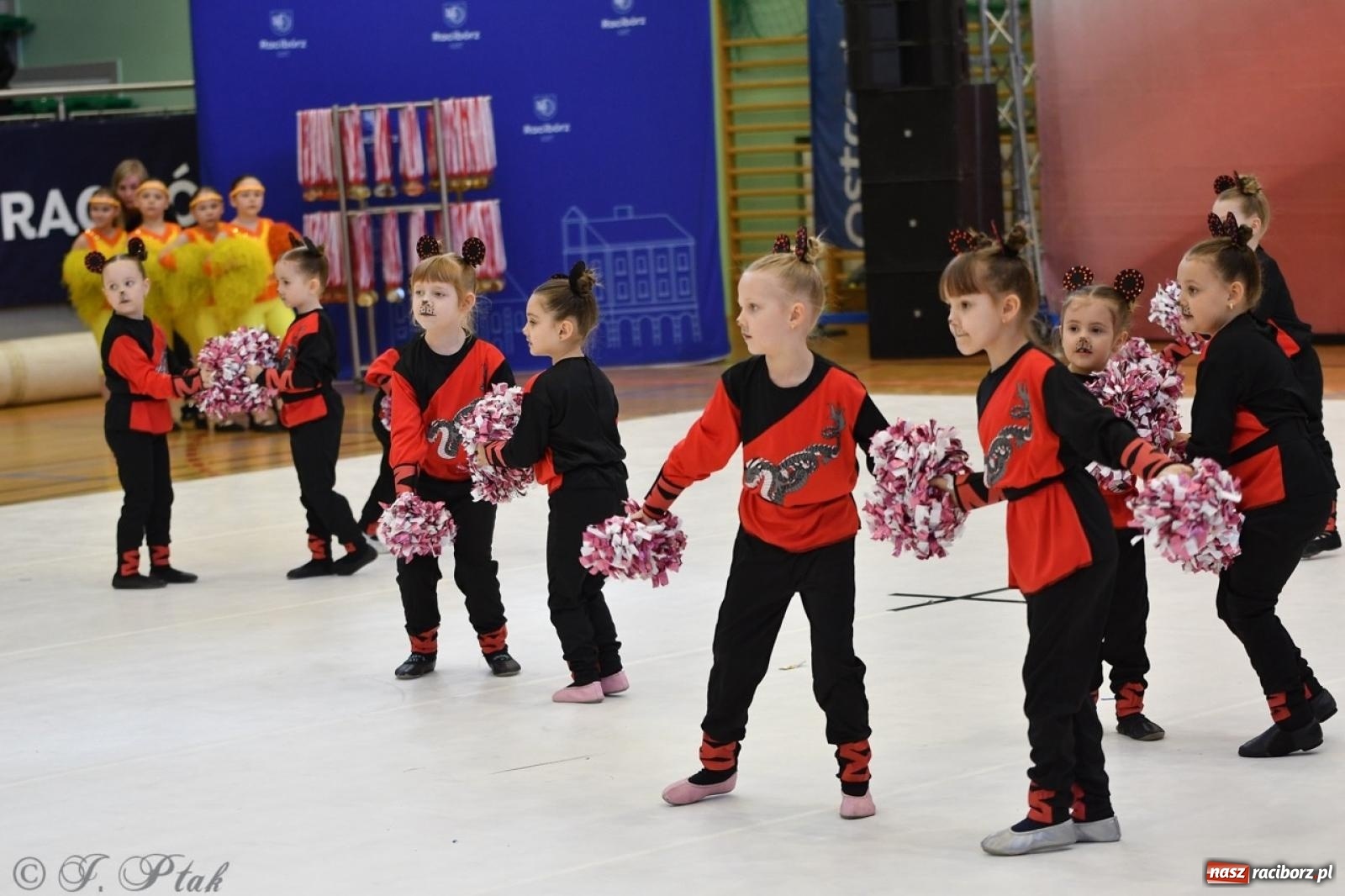 Zdjęcie w galerii na portalu naszraciborz.pl: Racibórz gości Mistrzostwa Okręgu Mażoretek Polski Południowo-Zachodniej [FOTO] wiadomości z regionu