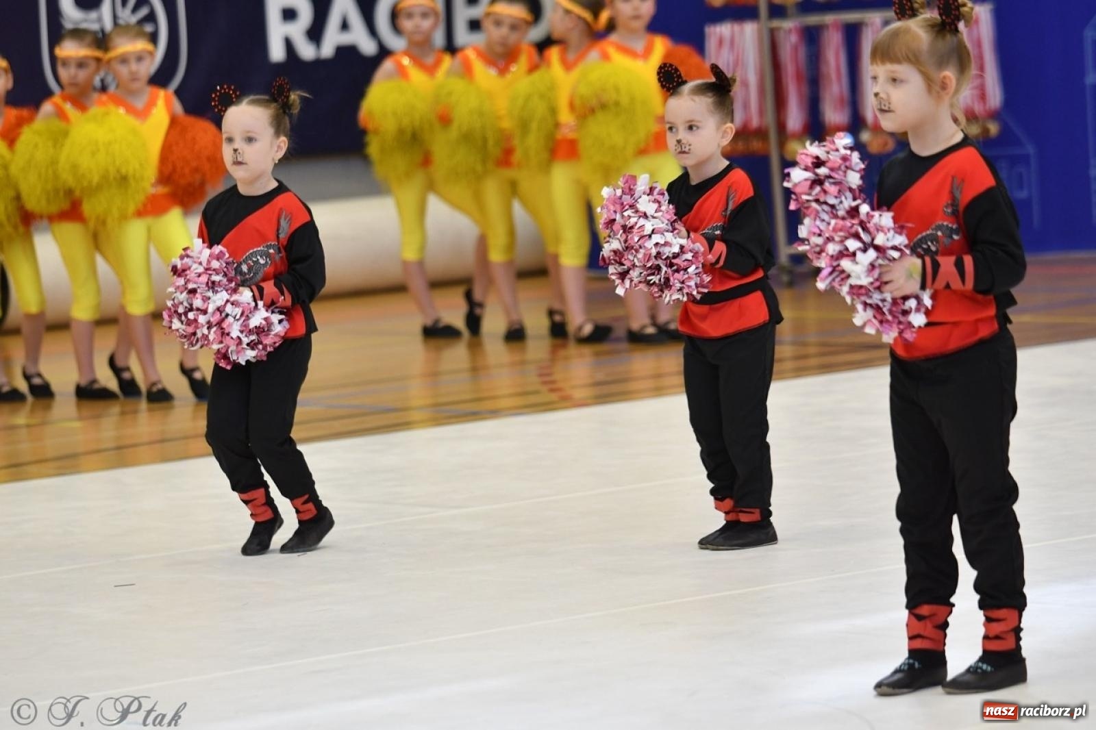 Zdjęcie w galerii na portalu naszraciborz.pl: Racibórz gości Mistrzostwa Okręgu Mażoretek Polski Południowo-Zachodniej [FOTO] wiadomości z regionu