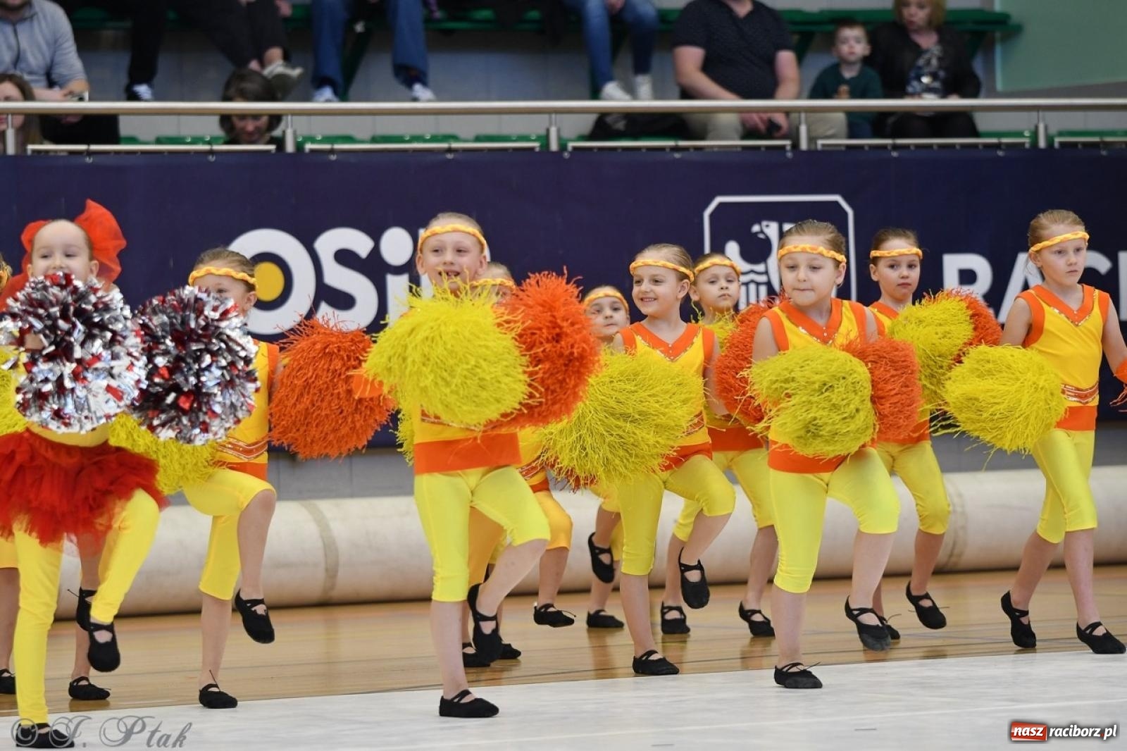 Zdjęcie w galerii na portalu naszraciborz.pl: Racibórz gości Mistrzostwa Okręgu Mażoretek Polski Południowo-Zachodniej [FOTO] wiadomości z regionu