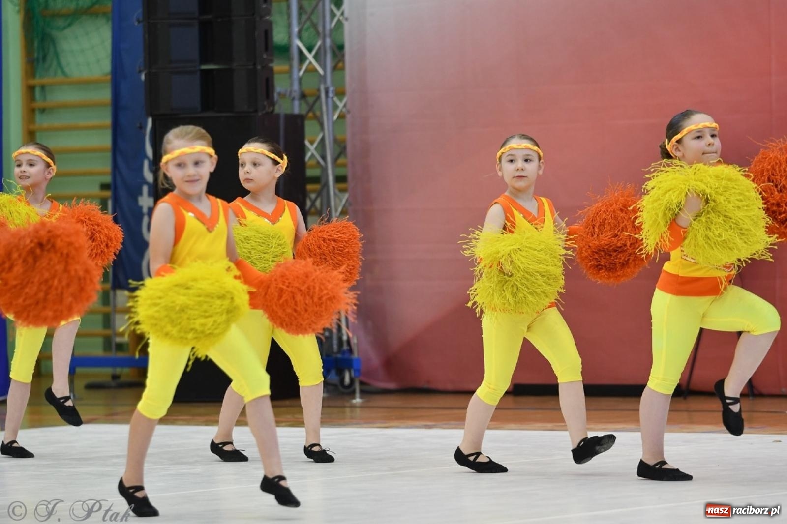 Zdjęcie w galerii na portalu naszraciborz.pl: Racibórz gości Mistrzostwa Okręgu Mażoretek Polski Południowo-Zachodniej [FOTO] wiadomości z regionu
