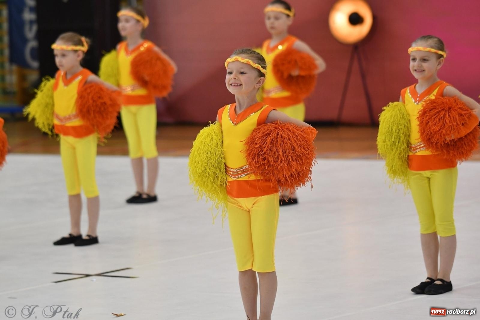 Zdjęcie w galerii na portalu naszraciborz.pl: Racibórz gości Mistrzostwa Okręgu Mażoretek Polski Południowo-Zachodniej [FOTO] wiadomości z regionu