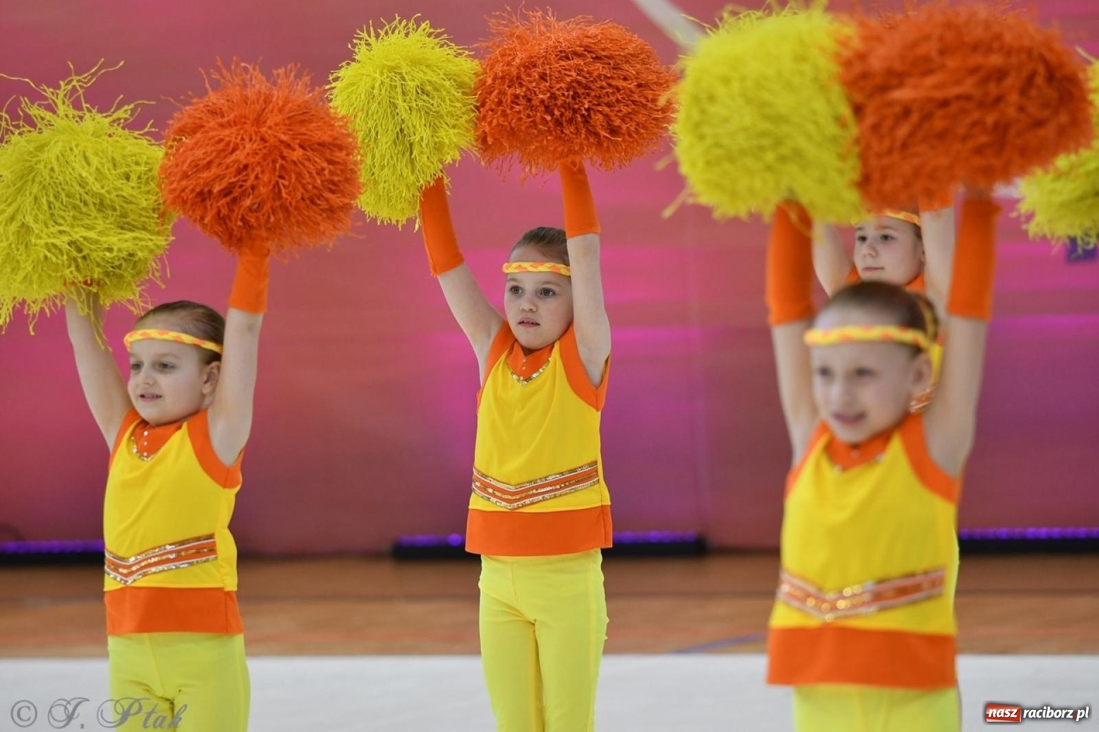 Zdjęcie w galerii na portalu naszraciborz.pl: Racibórz gości Mistrzostwa Okręgu Mażoretek Polski Południowo-Zachodniej [FOTO] wiadomości z regionu
