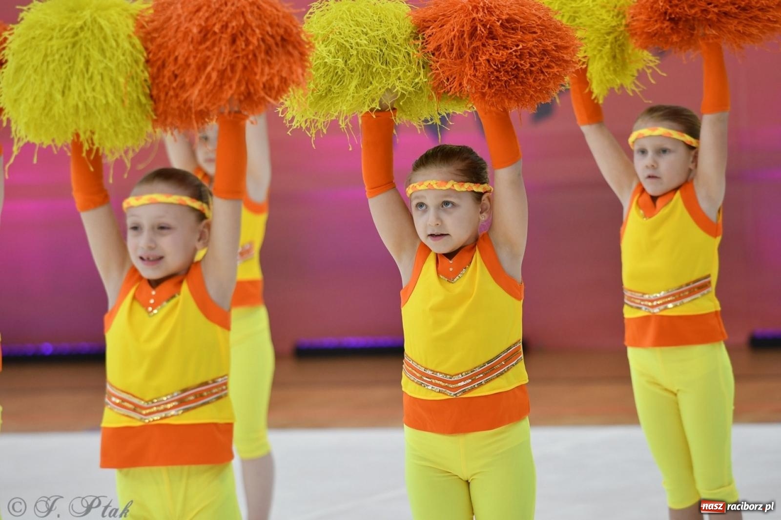 Zdjęcie w galerii na portalu naszraciborz.pl: Racibórz gości Mistrzostwa Okręgu Mażoretek Polski Południowo-Zachodniej [FOTO] wiadomości z regionu