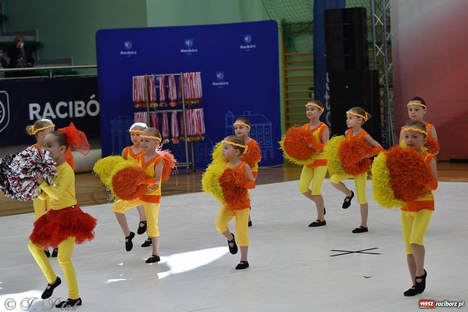 Zdjęcie w galerii na portalu naszraciborz.pl: Racibórz gości Mistrzostwa Okręgu Mażoretek Polski Południowo-Zachodniej [FOTO] wiadomości z regionu