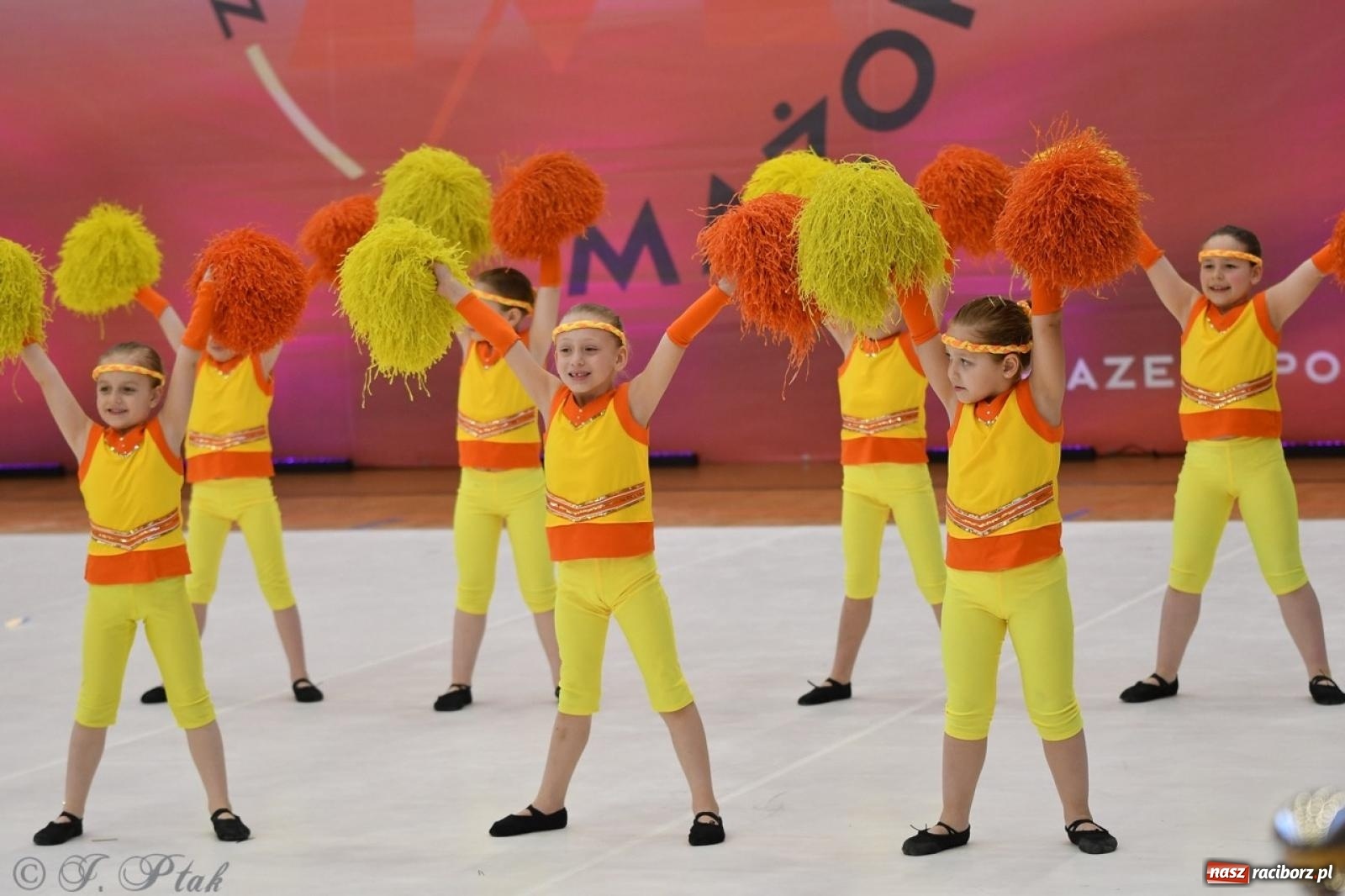 Zdjęcie w galerii na portalu naszraciborz.pl: Racibórz gości Mistrzostwa Okręgu Mażoretek Polski Południowo-Zachodniej [FOTO] wiadomości z regionu