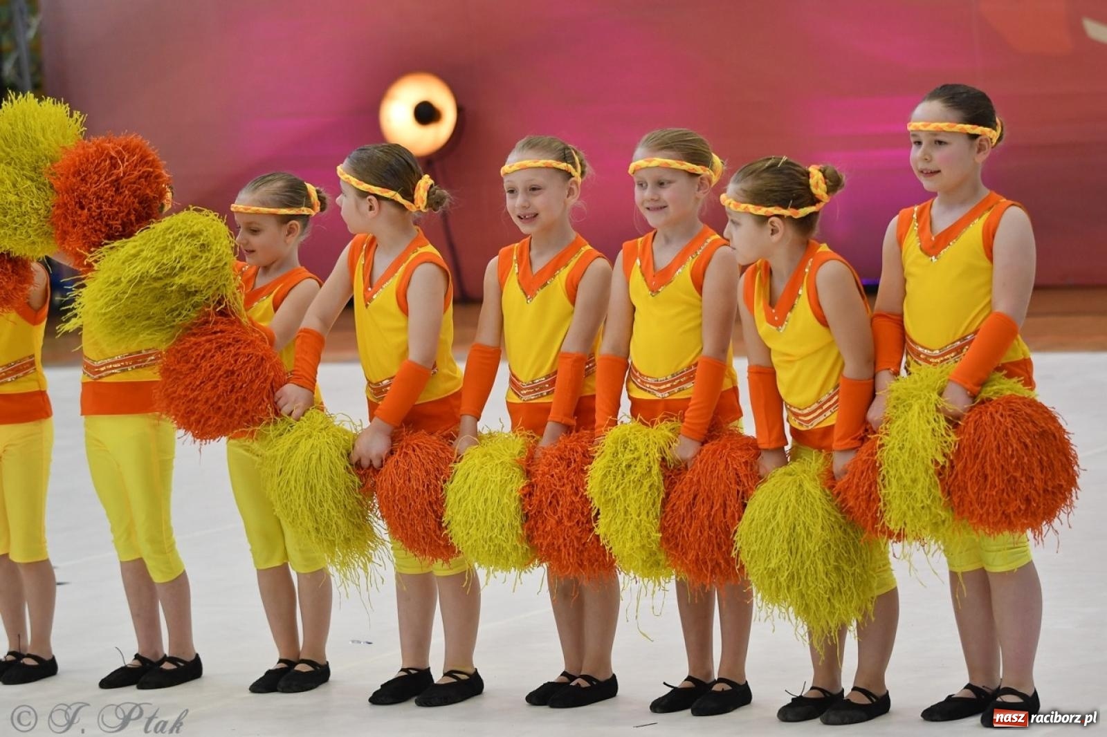 Zdjęcie w galerii na portalu naszraciborz.pl: Racibórz gości Mistrzostwa Okręgu Mażoretek Polski Południowo-Zachodniej [FOTO] wiadomości z regionu