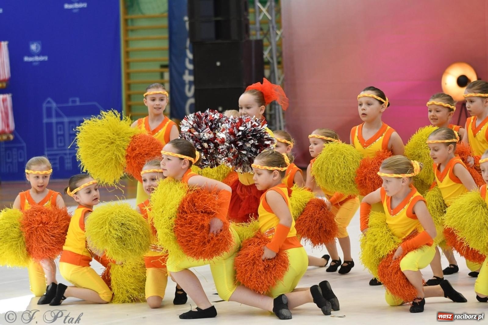 Zdjęcie w galerii na portalu naszraciborz.pl: Racibórz gości Mistrzostwa Okręgu Mażoretek Polski Południowo-Zachodniej [FOTO] wiadomości z regionu