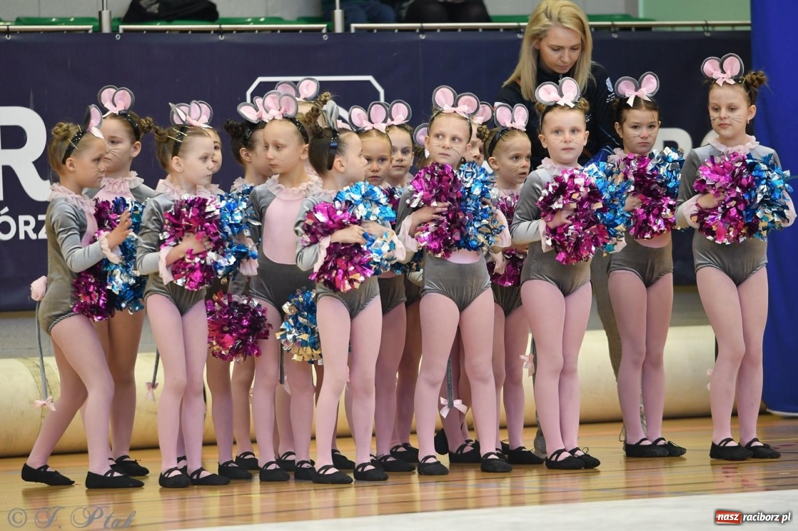 Zdjęcie w galerii na portalu naszraciborz.pl: Racibórz gości Mistrzostwa Okręgu Mażoretek Polski Południowo-Zachodniej [FOTO] wiadomości z regionu