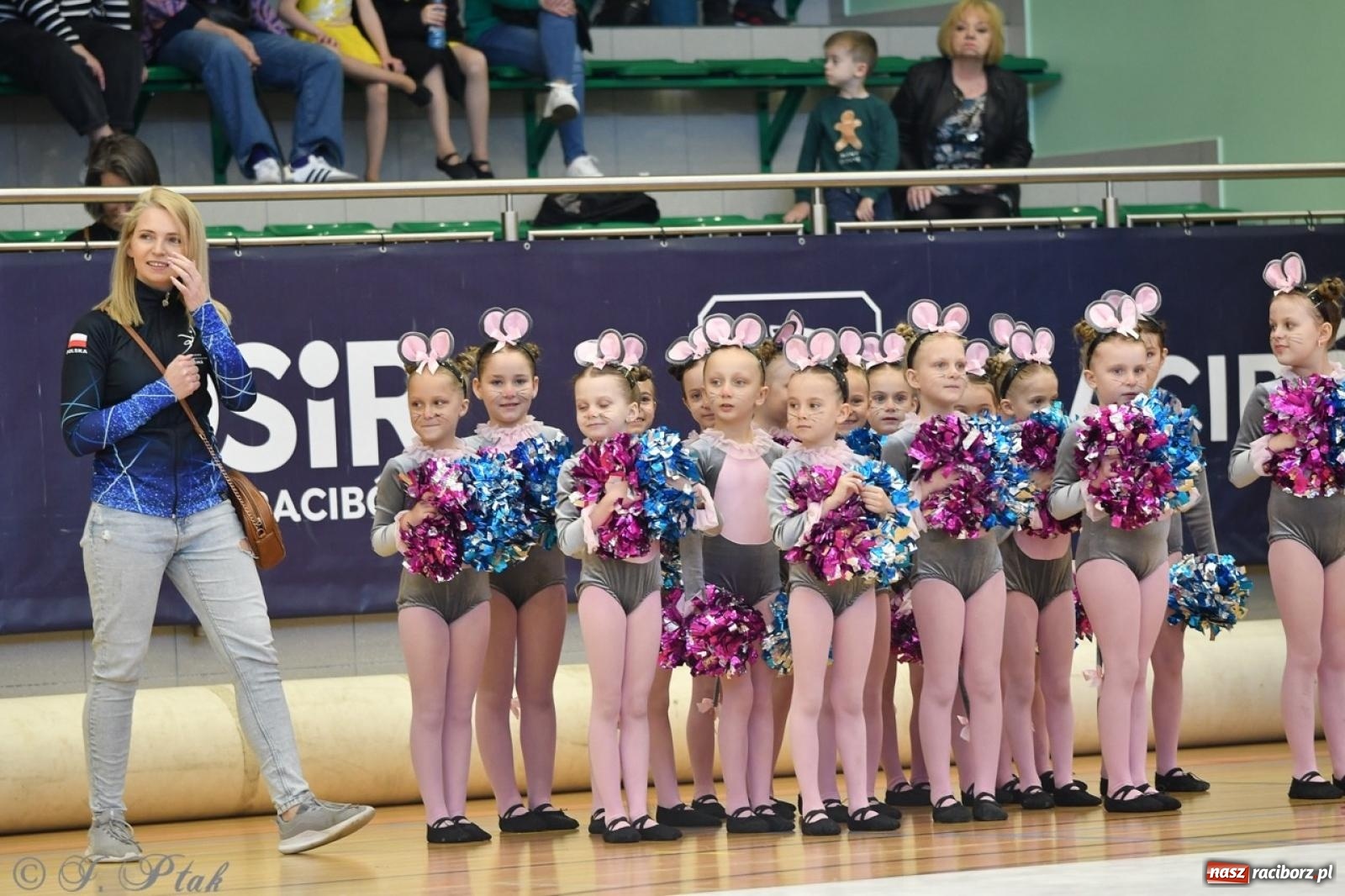 Zdjęcie w galerii na portalu naszraciborz.pl: Racibórz gości Mistrzostwa Okręgu Mażoretek Polski Południowo-Zachodniej [FOTO] wiadomości z regionu