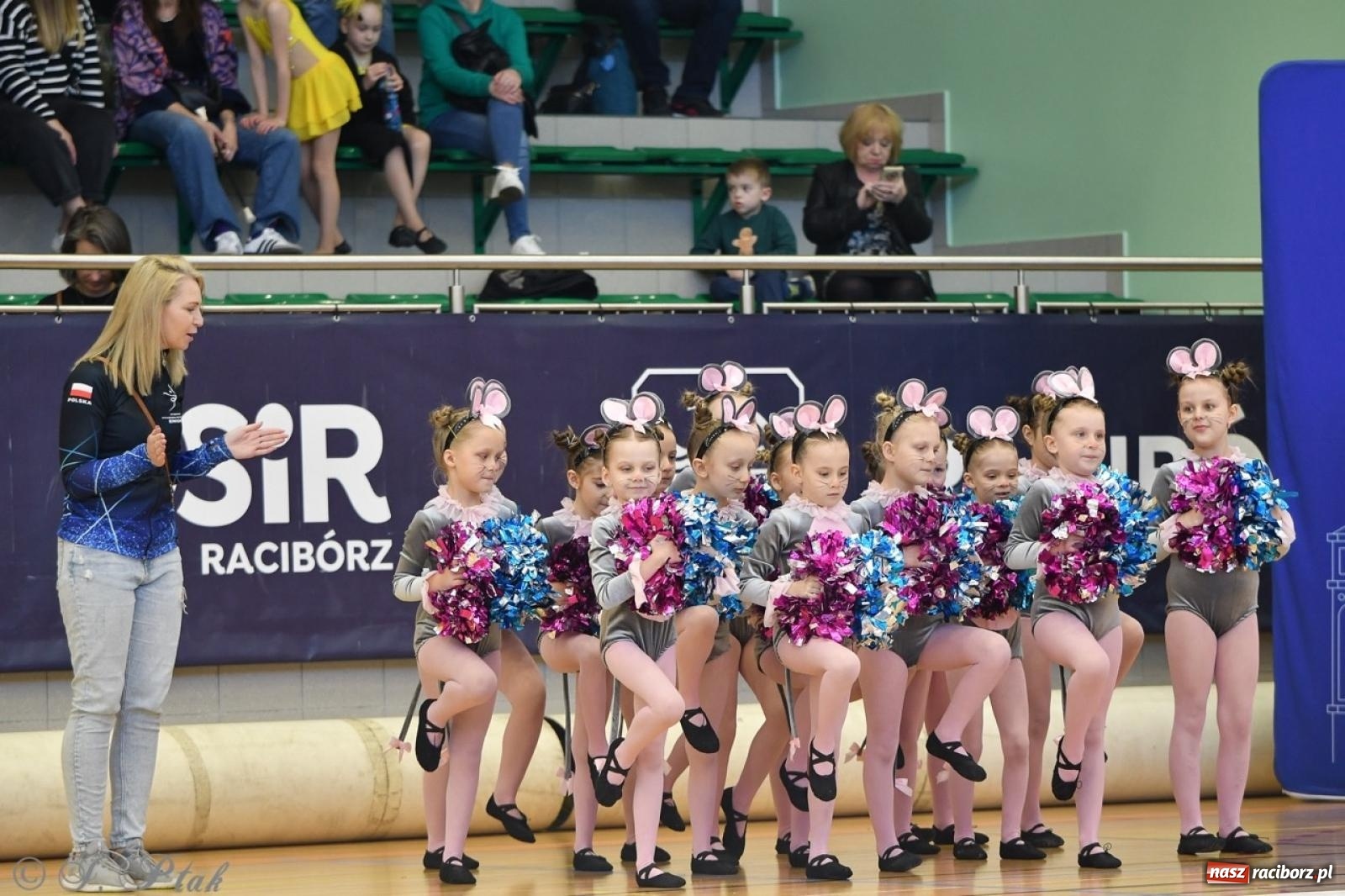Zdjęcie w galerii na portalu naszraciborz.pl: Racibórz gości Mistrzostwa Okręgu Mażoretek Polski Południowo-Zachodniej [FOTO] wiadomości z regionu