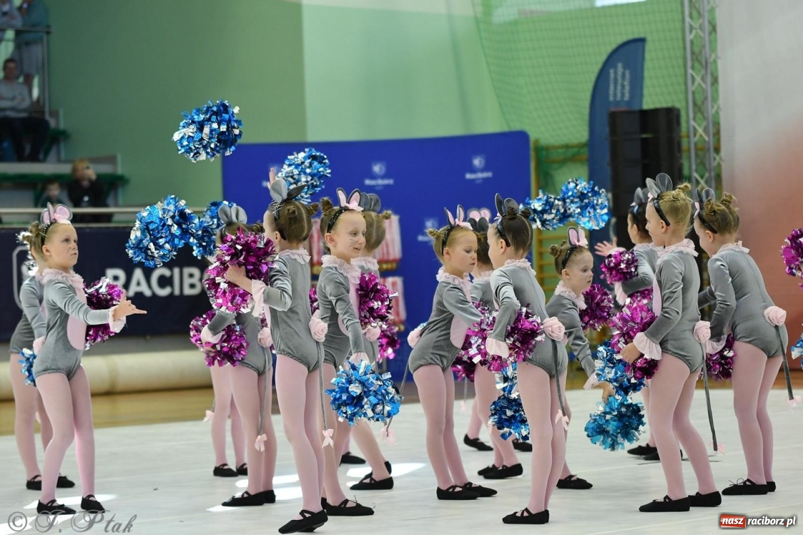 Zdjęcie w galerii na portalu naszraciborz.pl: Racibórz gości Mistrzostwa Okręgu Mażoretek Polski Południowo-Zachodniej [FOTO] wiadomości z regionu