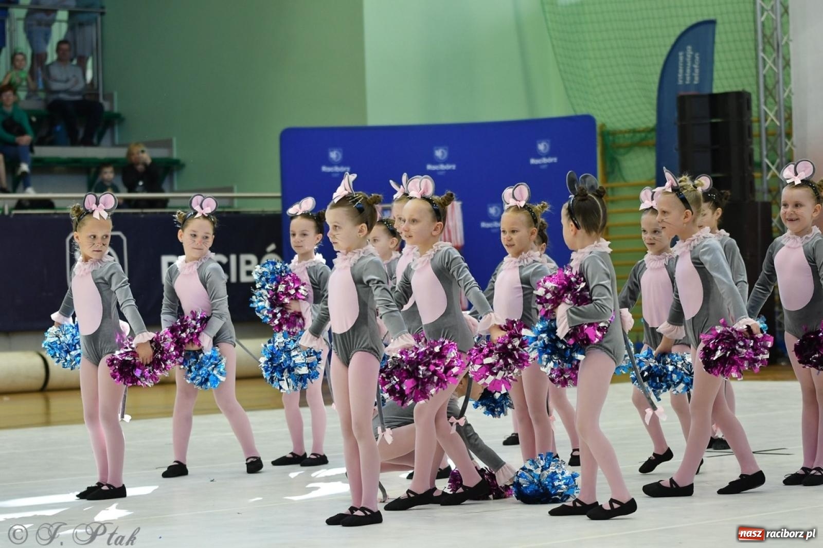 Zdjęcie w galerii na portalu naszraciborz.pl: Racibórz gości Mistrzostwa Okręgu Mażoretek Polski Południowo-Zachodniej [FOTO] wiadomości z regionu