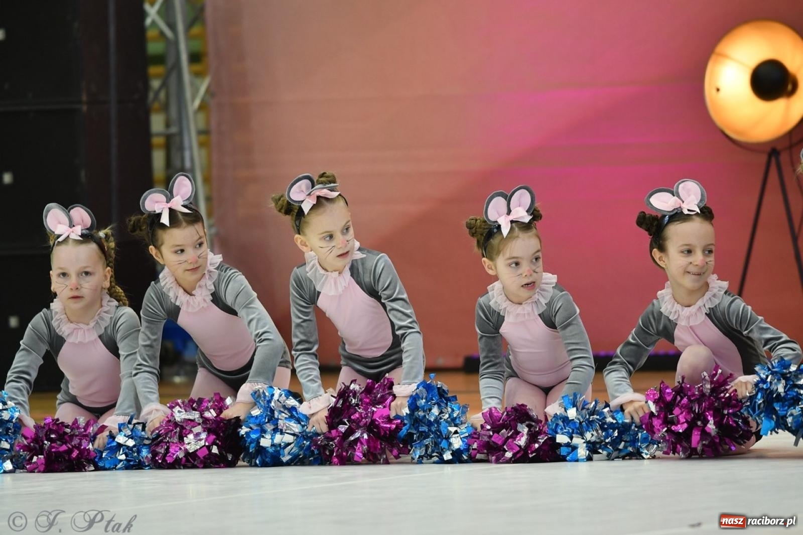 Zdjęcie w galerii na portalu naszraciborz.pl: Racibórz gości Mistrzostwa Okręgu Mażoretek Polski Południowo-Zachodniej [FOTO] wiadomości z regionu
