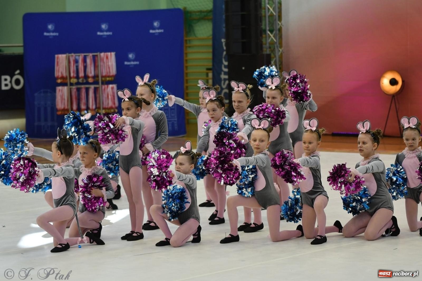 Zdjęcie w galerii na portalu naszraciborz.pl: Racibórz gości Mistrzostwa Okręgu Mażoretek Polski Południowo-Zachodniej [FOTO] wiadomości z regionu