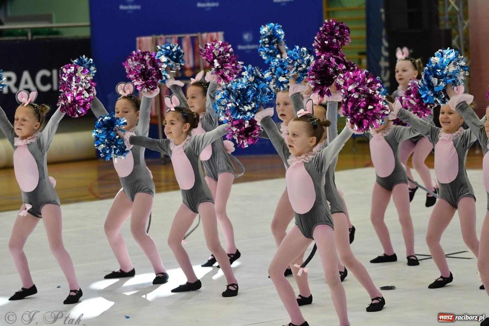 Zdjęcie w galerii na portalu naszraciborz.pl: Racibórz gości Mistrzostwa Okręgu Mażoretek Polski Południowo-Zachodniej [FOTO] wiadomości z regionu