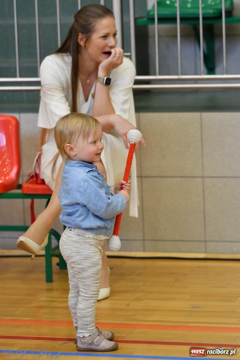 Zdjęcie w galerii na portalu naszraciborz.pl: Racibórz gości Mistrzostwa Okręgu Mażoretek Polski Południowo-Zachodniej [FOTO] wiadomości z regionu