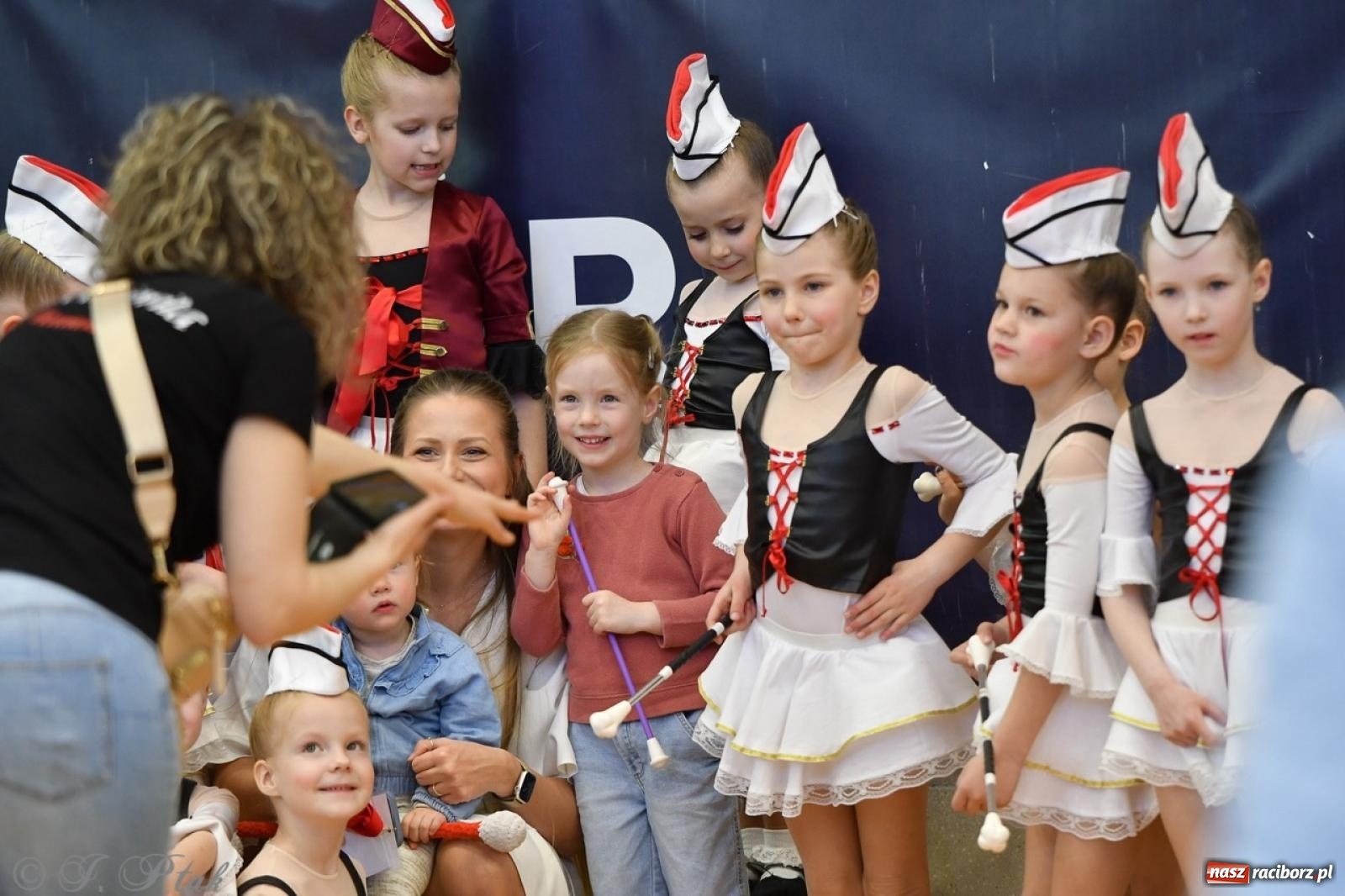 Zdjęcie w galerii na portalu naszraciborz.pl: Racibórz gości Mistrzostwa Okręgu Mażoretek Polski Południowo-Zachodniej [FOTO] wiadomości z regionu
