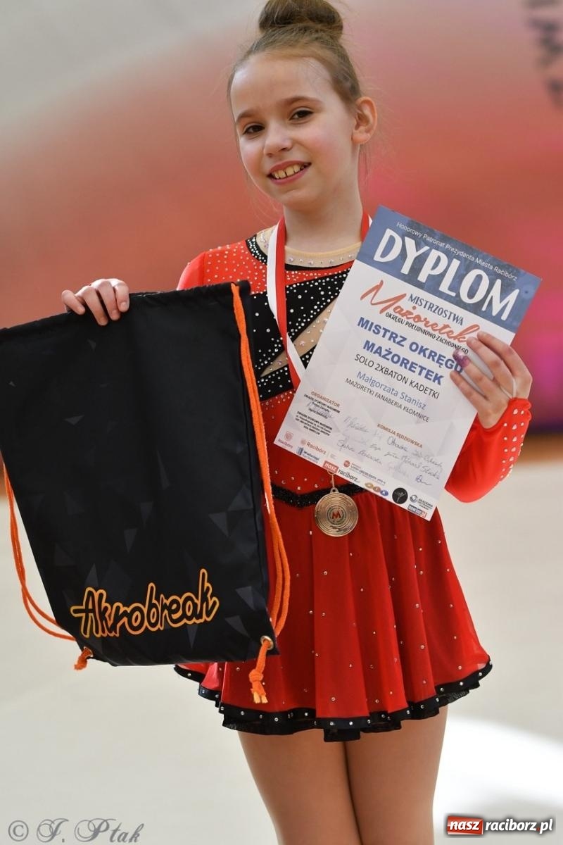 Zdjęcie w galerii na portalu naszraciborz.pl: Racibórz gości Mistrzostwa Okręgu Mażoretek Polski Południowo-Zachodniej [FOTO] wiadomości z regionu