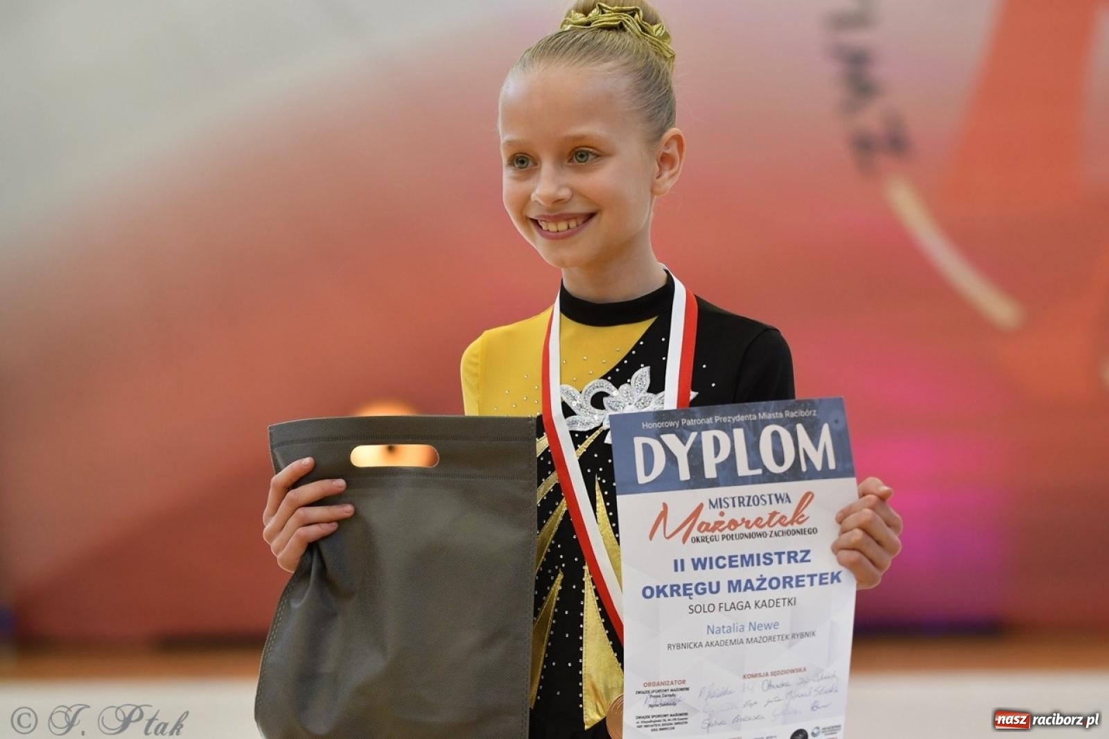 Zdjęcie w galerii na portalu naszraciborz.pl: Racibórz gości Mistrzostwa Okręgu Mażoretek Polski Południowo-Zachodniej [FOTO] wiadomości z regionu