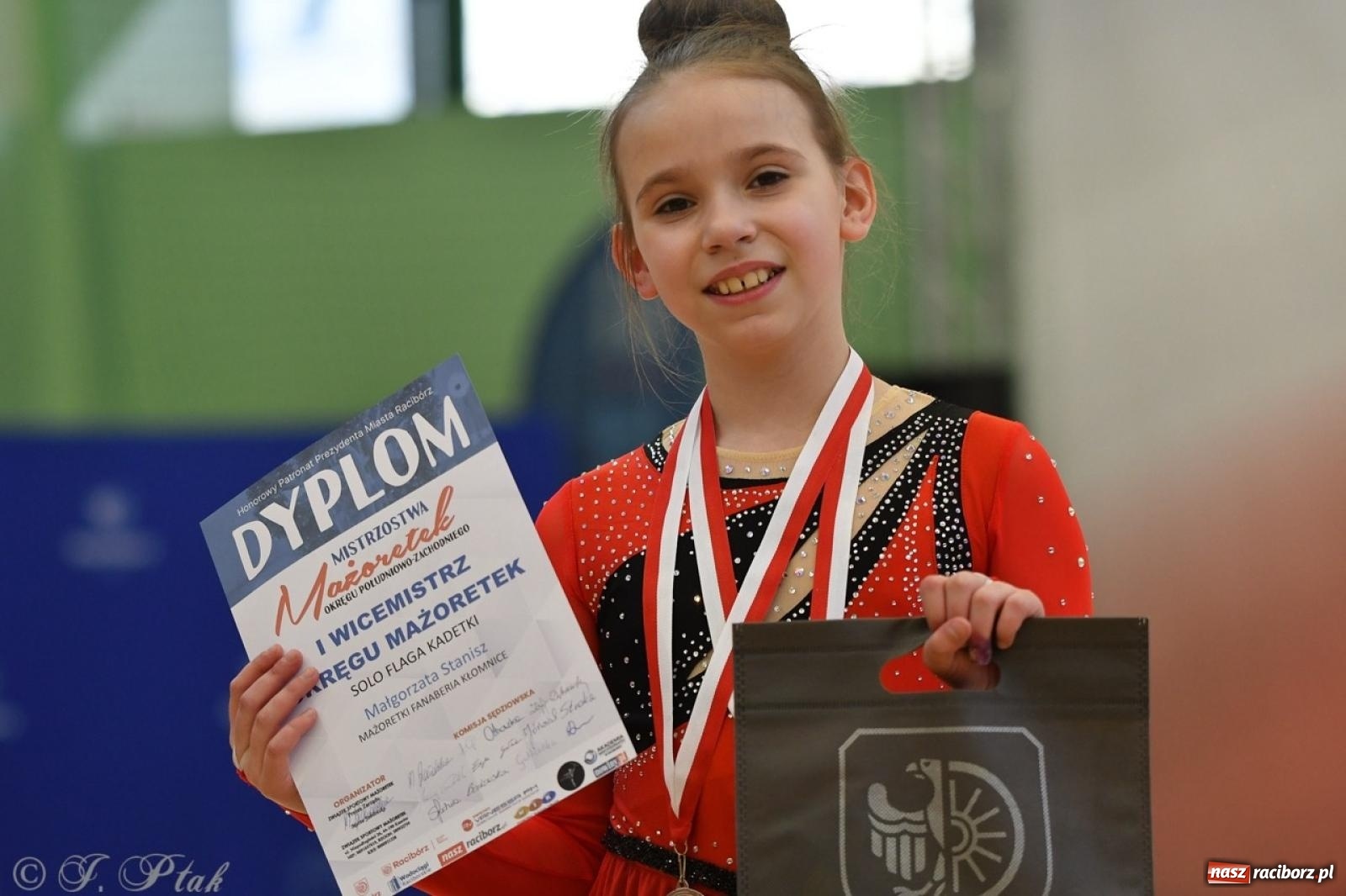 Zdjęcie w galerii na portalu naszraciborz.pl: Racibórz gości Mistrzostwa Okręgu Mażoretek Polski Południowo-Zachodniej [FOTO] wiadomości z regionu