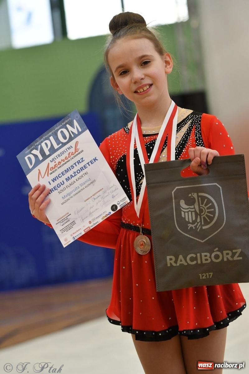 Zdjęcie w galerii na portalu naszraciborz.pl: Racibórz gości Mistrzostwa Okręgu Mażoretek Polski Południowo-Zachodniej [FOTO] wiadomości z regionu