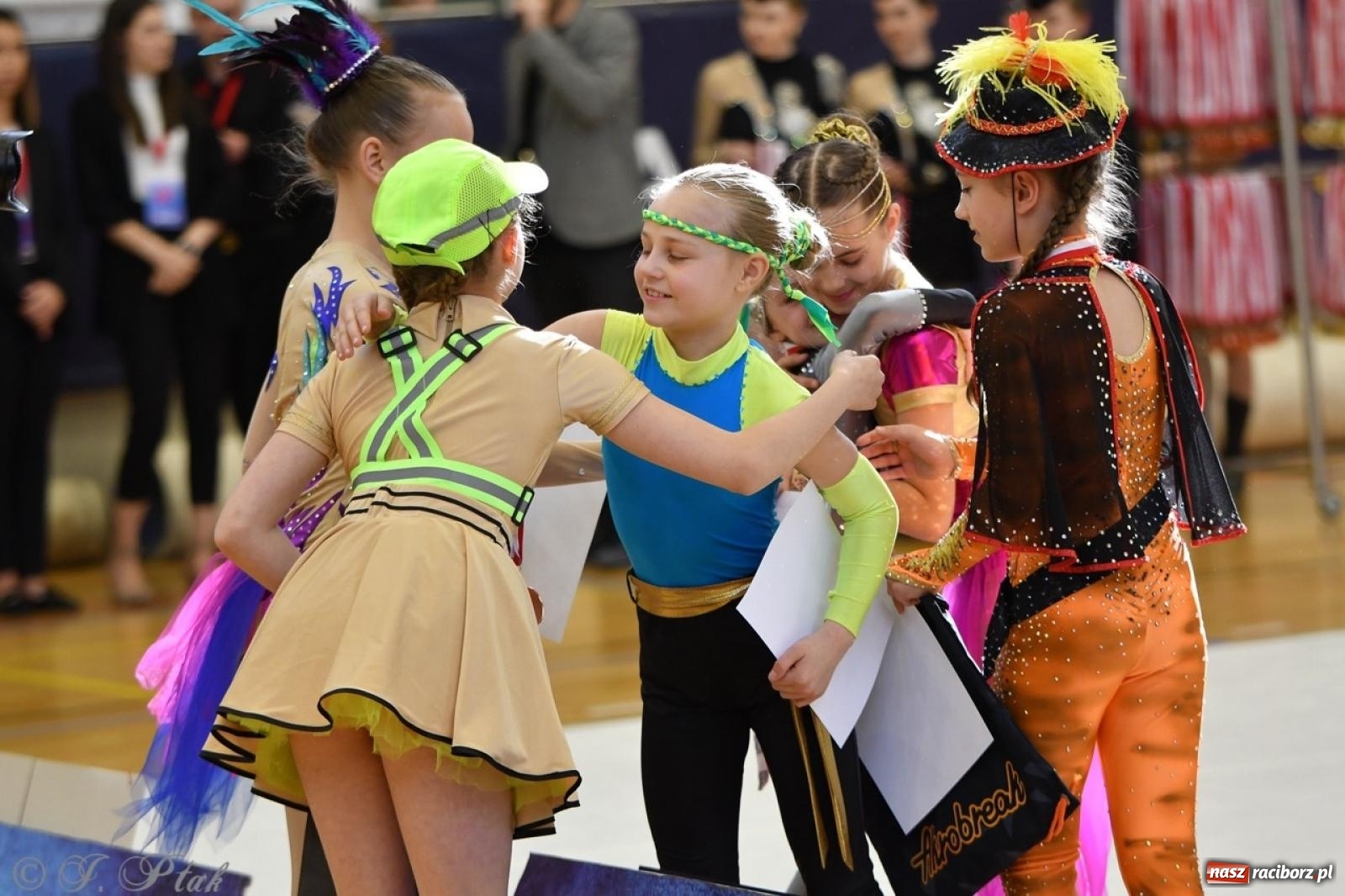 Zdjęcie w galerii na portalu naszraciborz.pl: Racibórz gości Mistrzostwa Okręgu Mażoretek Polski Południowo-Zachodniej [FOTO] wiadomości z regionu