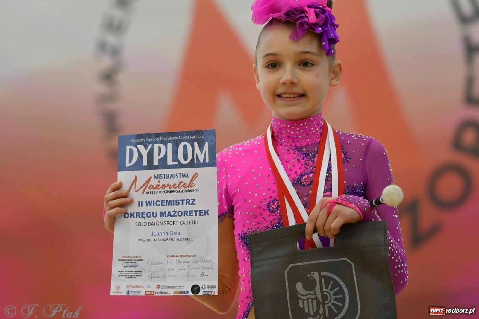 Zdjęcie w galerii na portalu naszraciborz.pl: Racibórz gości Mistrzostwa Okręgu Mażoretek Polski Południowo-Zachodniej [FOTO] wiadomości z regionu