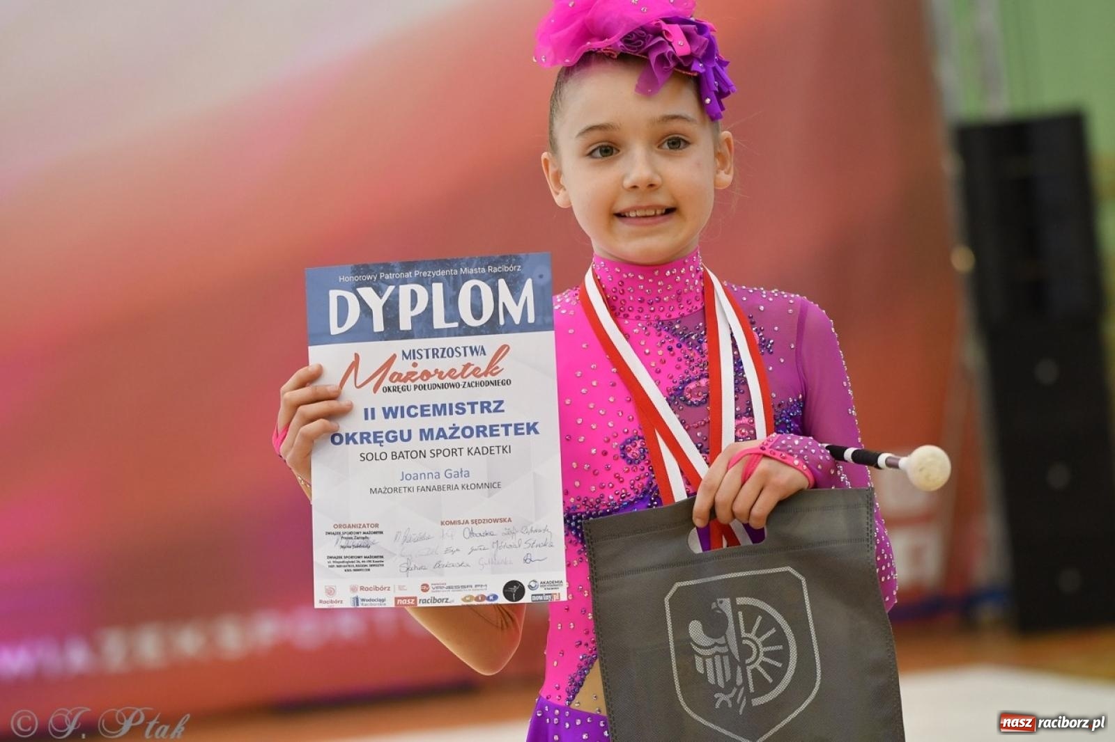 Zdjęcie w galerii na portalu naszraciborz.pl: Racibórz gości Mistrzostwa Okręgu Mażoretek Polski Południowo-Zachodniej [FOTO] wiadomości z regionu