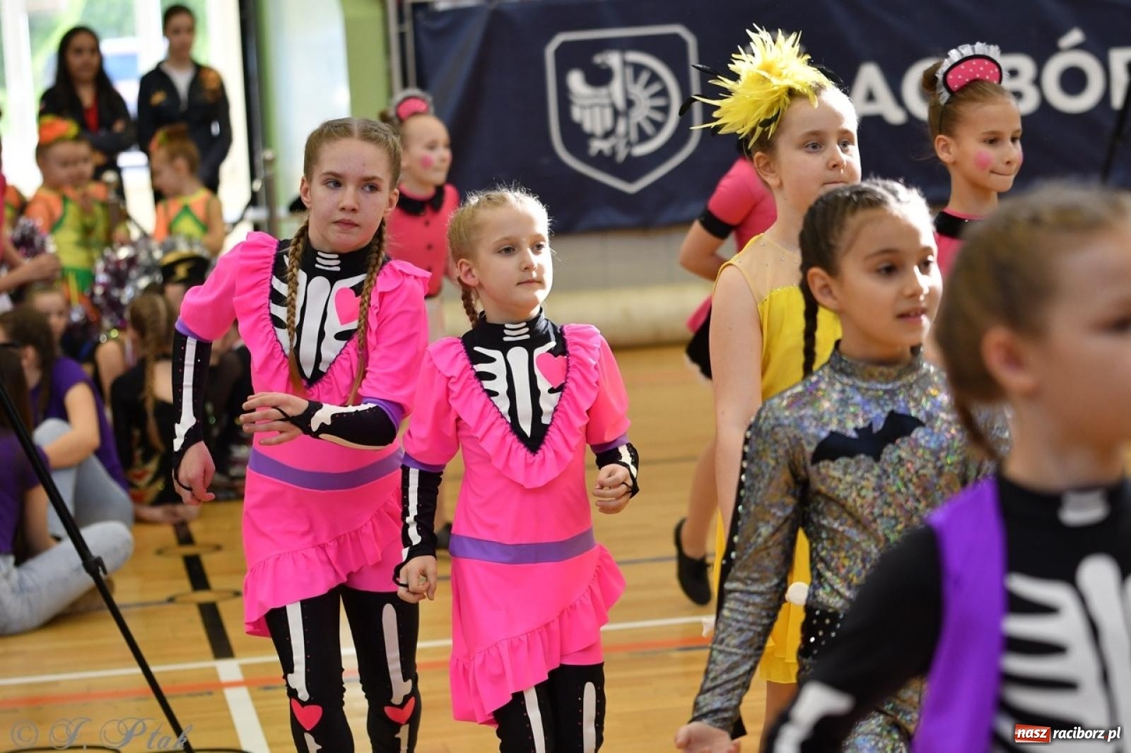 Zdjęcie w galerii na portalu naszraciborz.pl: Racibórz gości Mistrzostwa Okręgu Mażoretek Polski Południowo-Zachodniej [FOTO] wiadomości z regionu