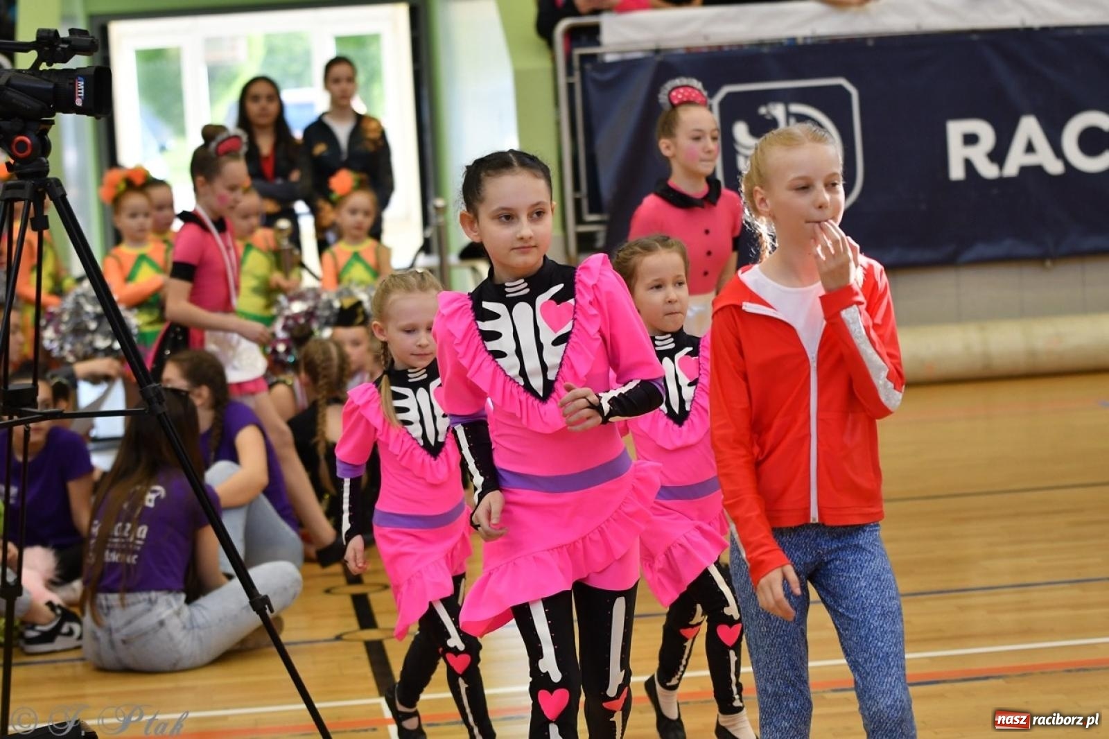 Zdjęcie w galerii na portalu naszraciborz.pl: Racibórz gości Mistrzostwa Okręgu Mażoretek Polski Południowo-Zachodniej [FOTO] wiadomości z regionu