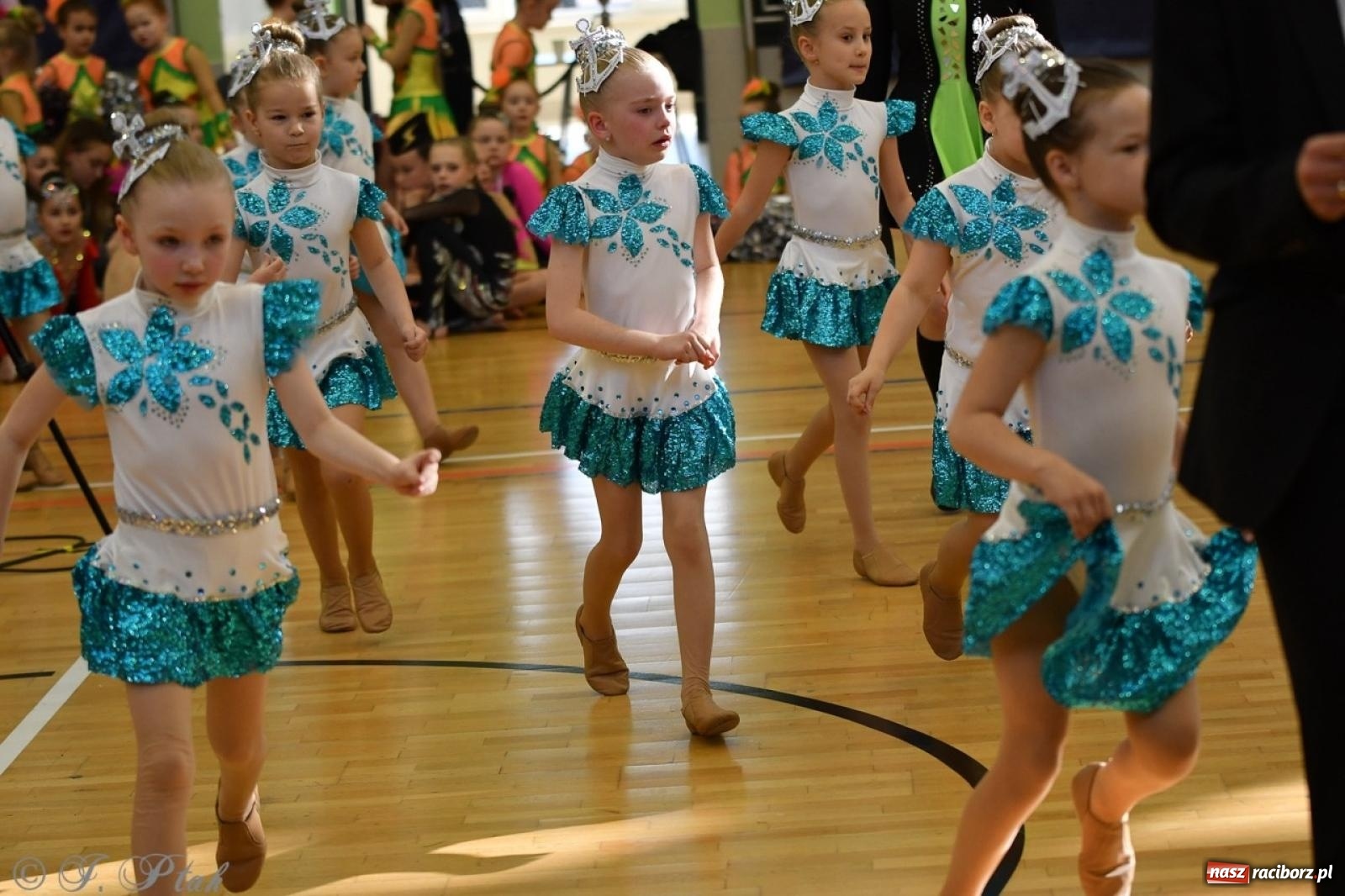 Zdjęcie w galerii na portalu naszraciborz.pl: Racibórz gości Mistrzostwa Okręgu Mażoretek Polski Południowo-Zachodniej [FOTO] wiadomości z regionu
