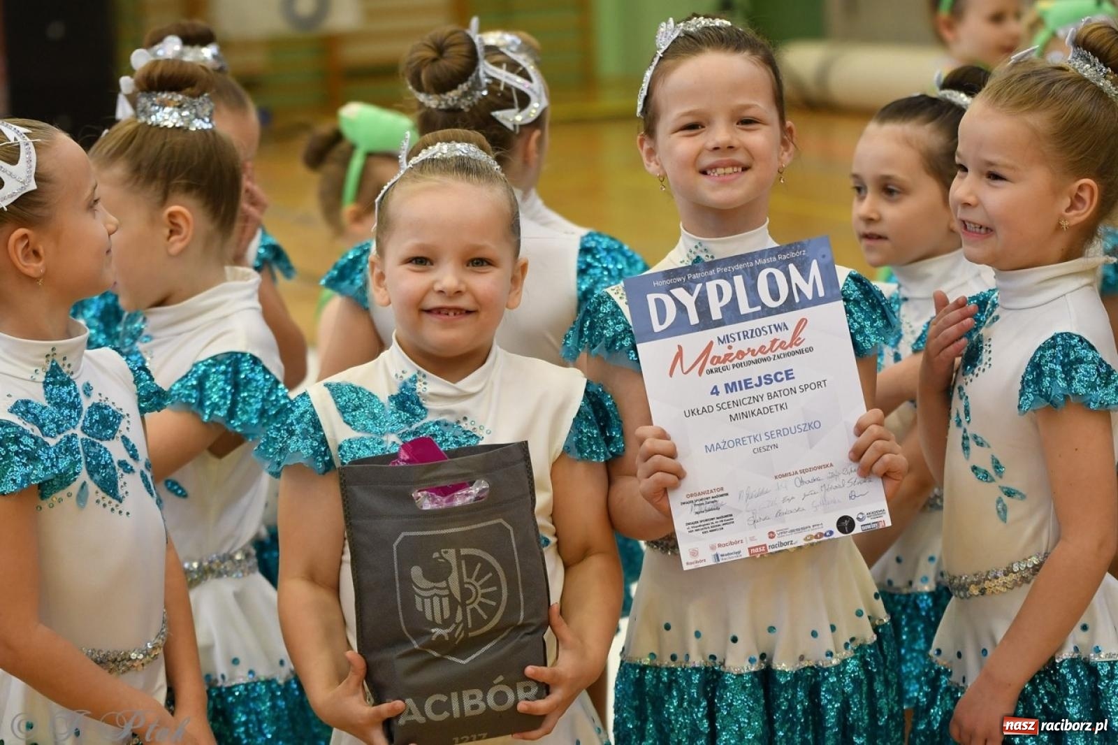 Zdjęcie w galerii na portalu naszraciborz.pl: Racibórz gości Mistrzostwa Okręgu Mażoretek Polski Południowo-Zachodniej [FOTO] wiadomości z regionu