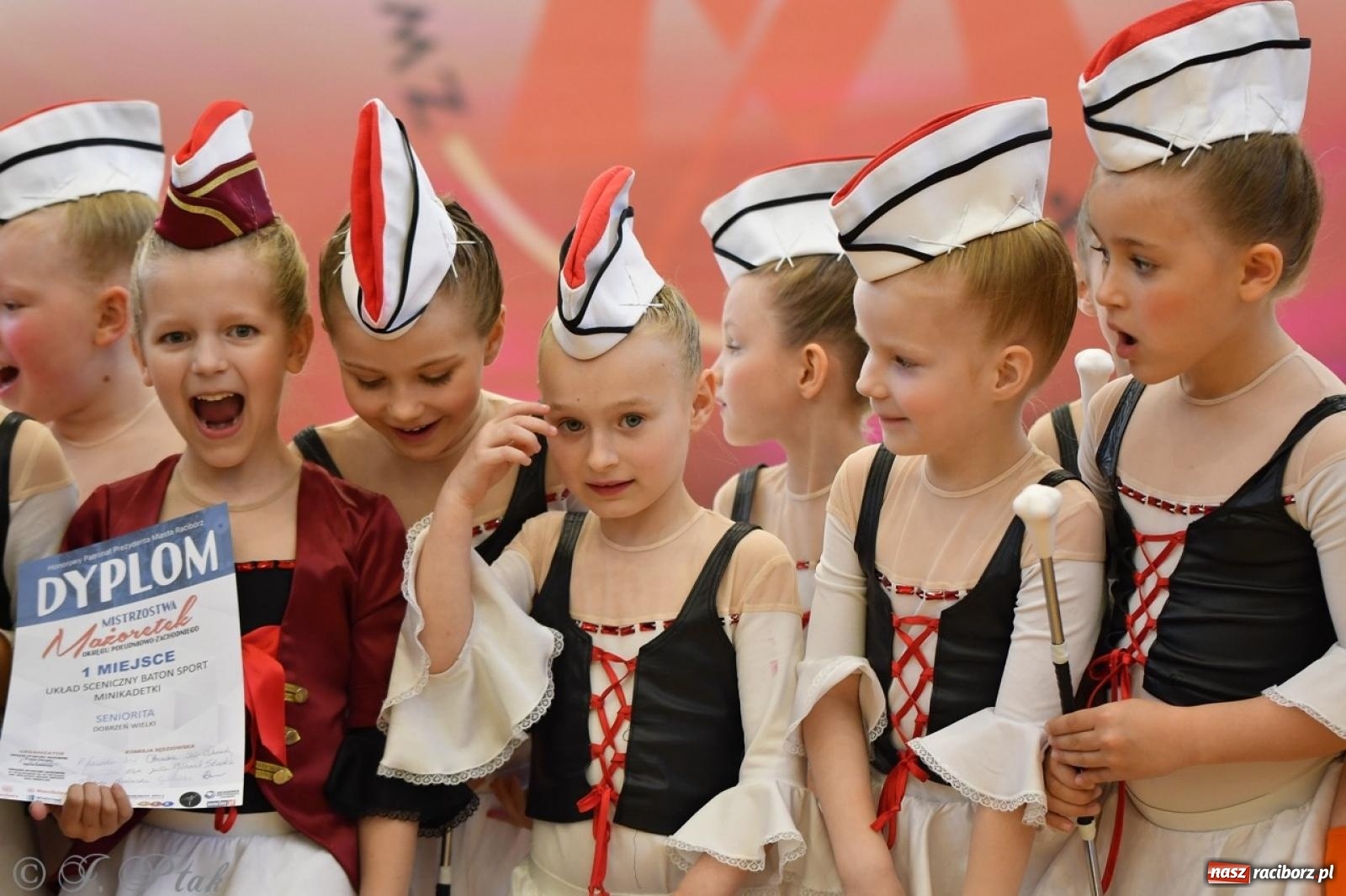 Zdjęcie w galerii na portalu naszraciborz.pl: Racibórz gości Mistrzostwa Okręgu Mażoretek Polski Południowo-Zachodniej [FOTO] wiadomości z regionu