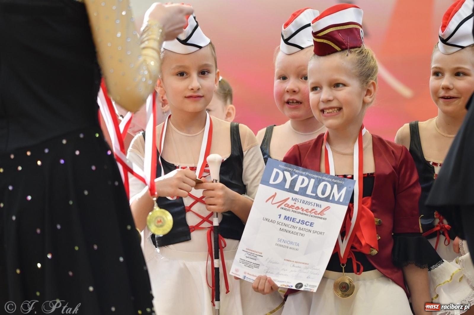 Zdjęcie w galerii na portalu naszraciborz.pl: Racibórz gości Mistrzostwa Okręgu Mażoretek Polski Południowo-Zachodniej [FOTO] wiadomości z regionu