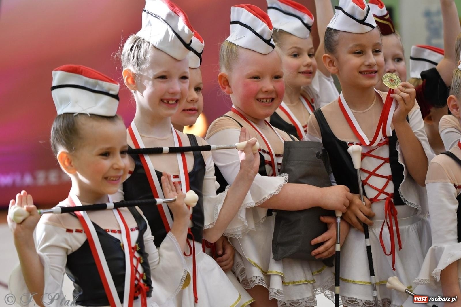 Zdjęcie w galerii na portalu naszraciborz.pl: Racibórz gości Mistrzostwa Okręgu Mażoretek Polski Południowo-Zachodniej [FOTO] wiadomości z regionu