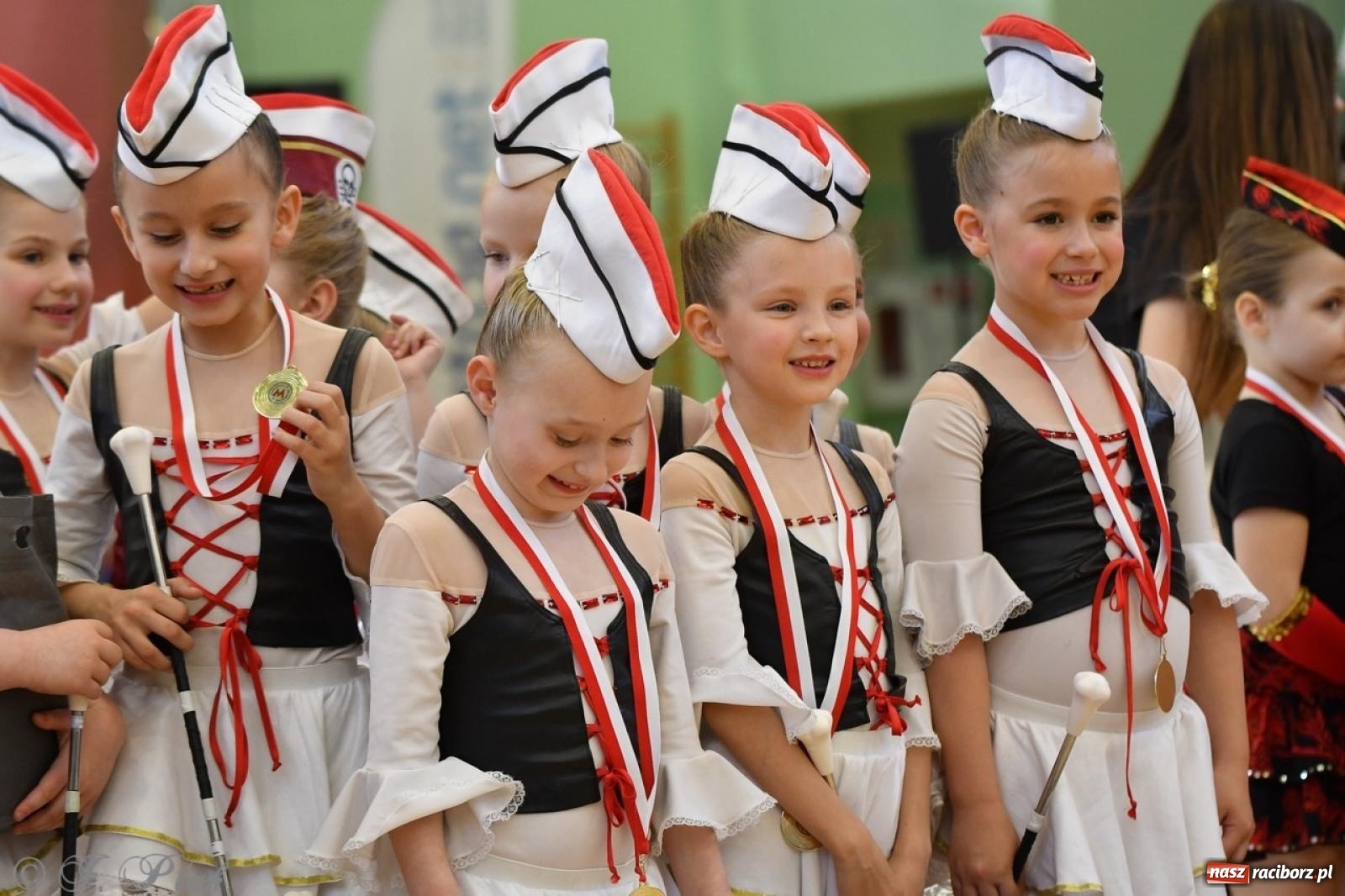 Zdjęcie w galerii na portalu naszraciborz.pl: Racibórz gości Mistrzostwa Okręgu Mażoretek Polski Południowo-Zachodniej [FOTO] wiadomości z regionu