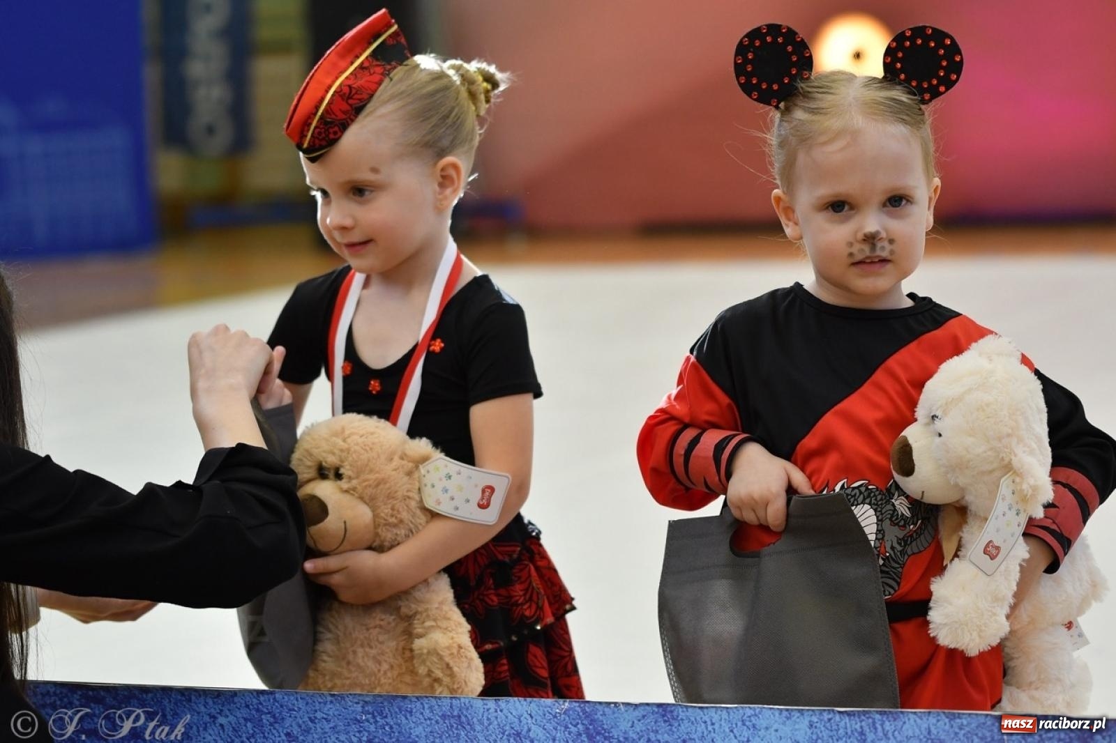 Zdjęcie w galerii na portalu naszraciborz.pl: Racibórz gości Mistrzostwa Okręgu Mażoretek Polski Południowo-Zachodniej [FOTO] wiadomości z regionu