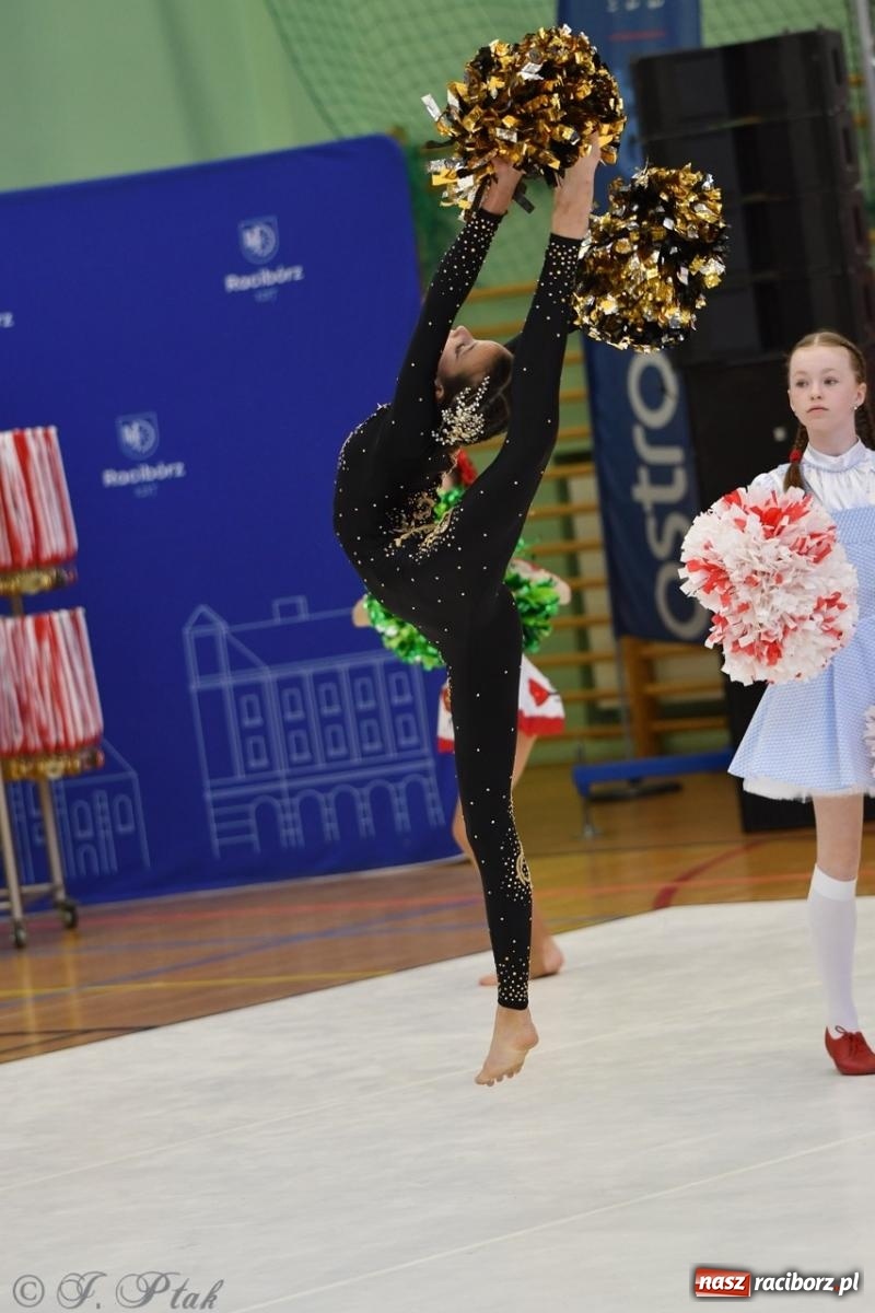 Zdjęcie w galerii na portalu naszraciborz.pl: Racibórz gości Mistrzostwa Okręgu Mażoretek Polski Południowo-Zachodniej [FOTO] wiadomości z regionu